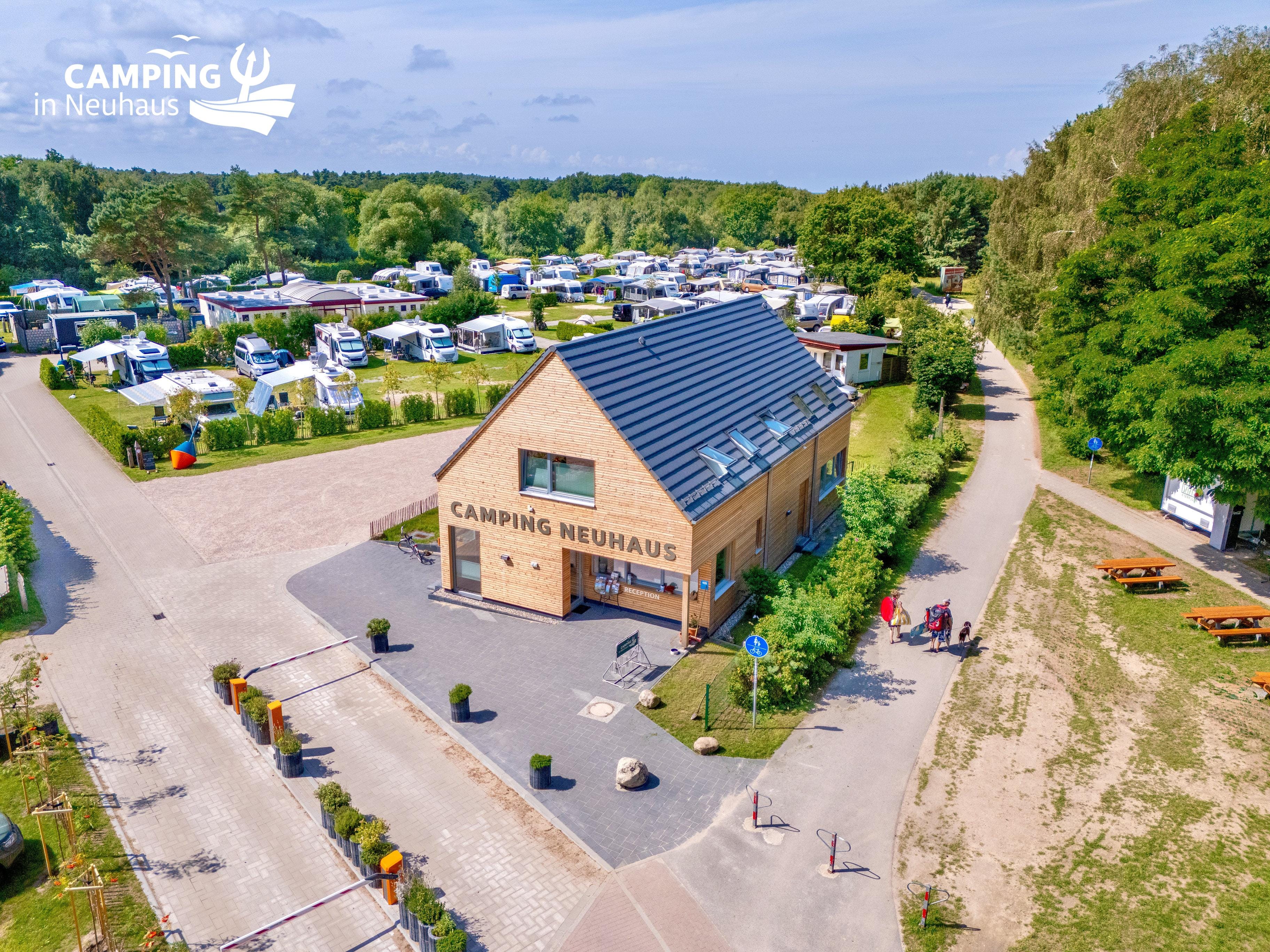 Vorplatz von Camping in Neuhaus