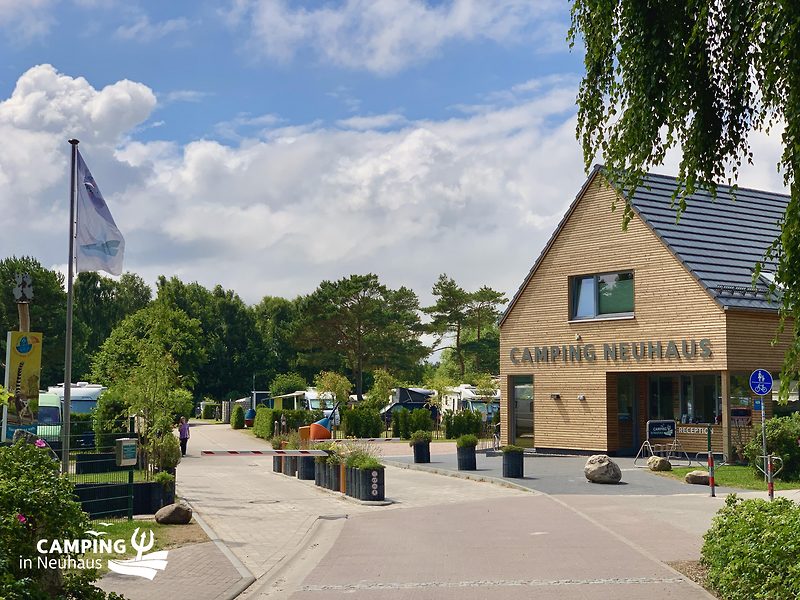 Einfahrt neue Rezeption in Neuhaus 2